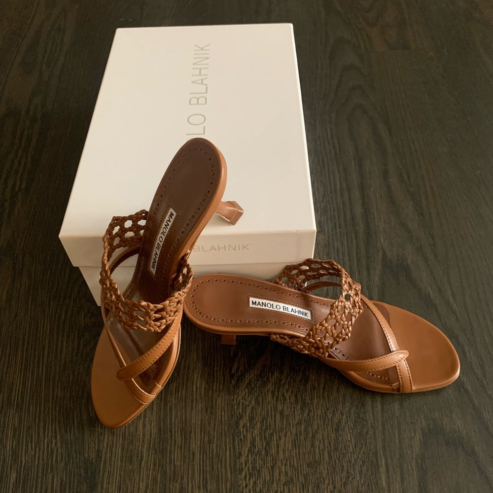 🛍 NWT Manolo Blahnik Susa 50 Woven Leather Sandals